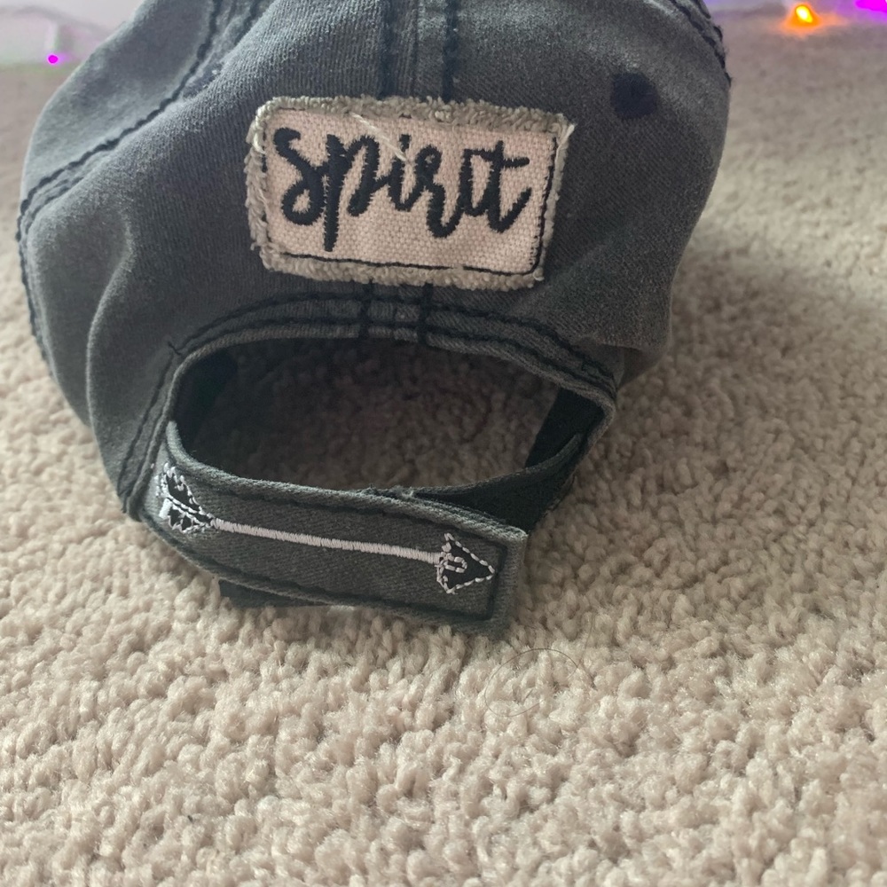 Distressed cap - Picture 3 of 3